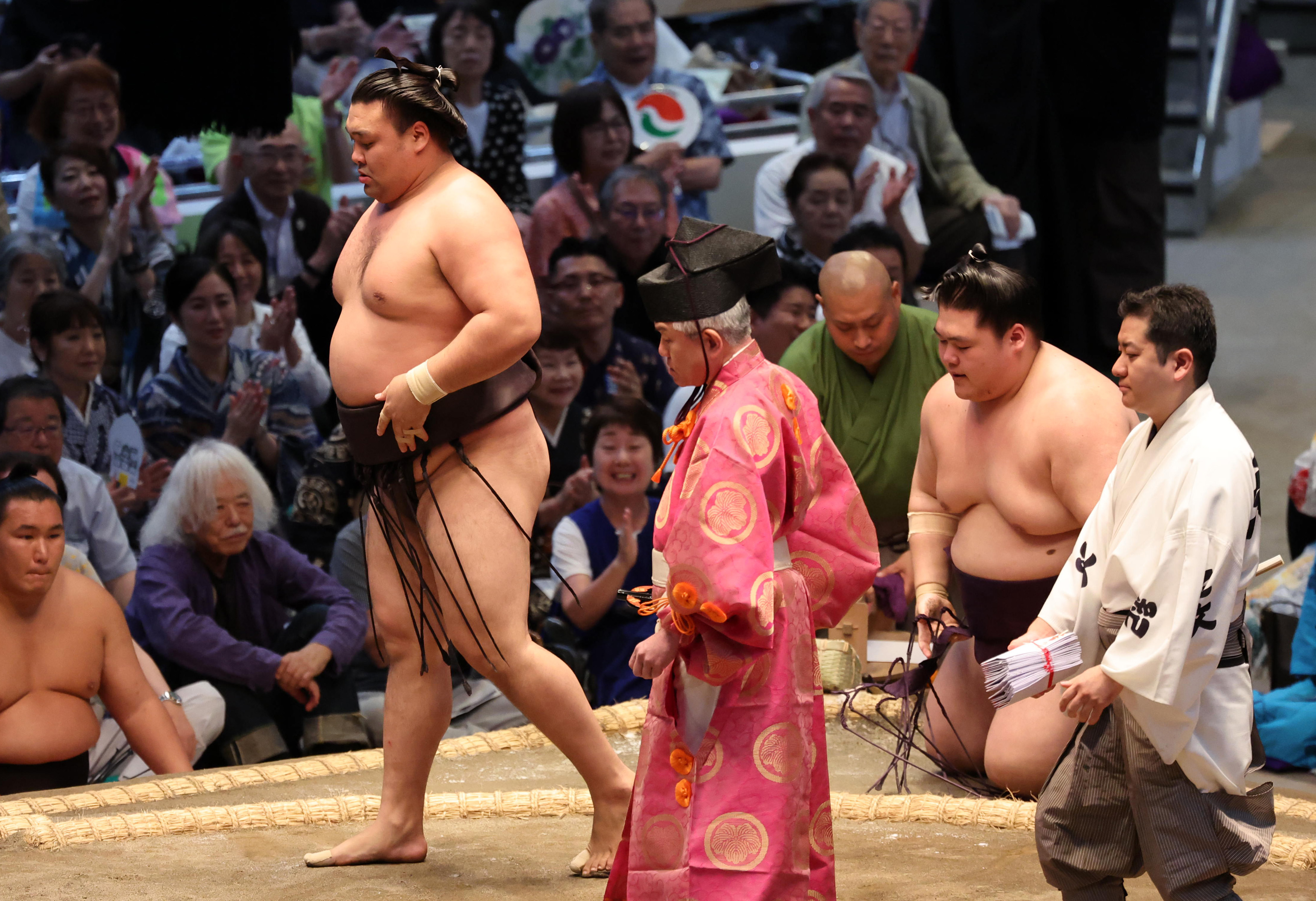 霧島が「綱とり」へ2連勝 母国の友人がモンゴル相撲で横綱昇進 刺激に