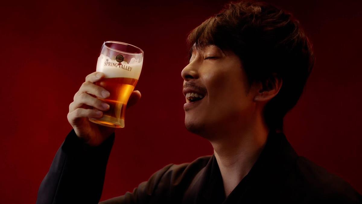 キリンがきた 長谷川博己をネットも祝福 信長さまと乾杯して 今も十兵衛ロス イザ