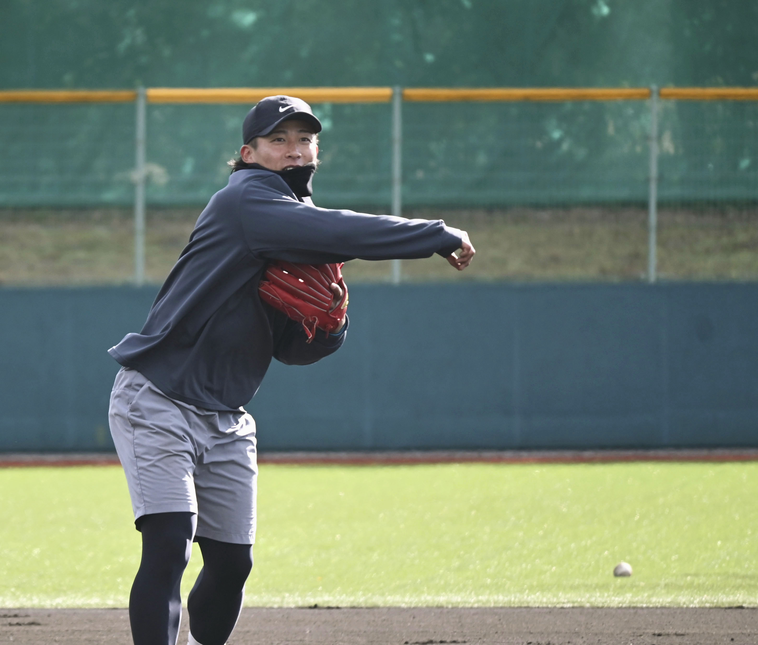 野村勇「20本塁打、20盗塁」が目標、遊撃一本で勝負 今宮健太が最大の