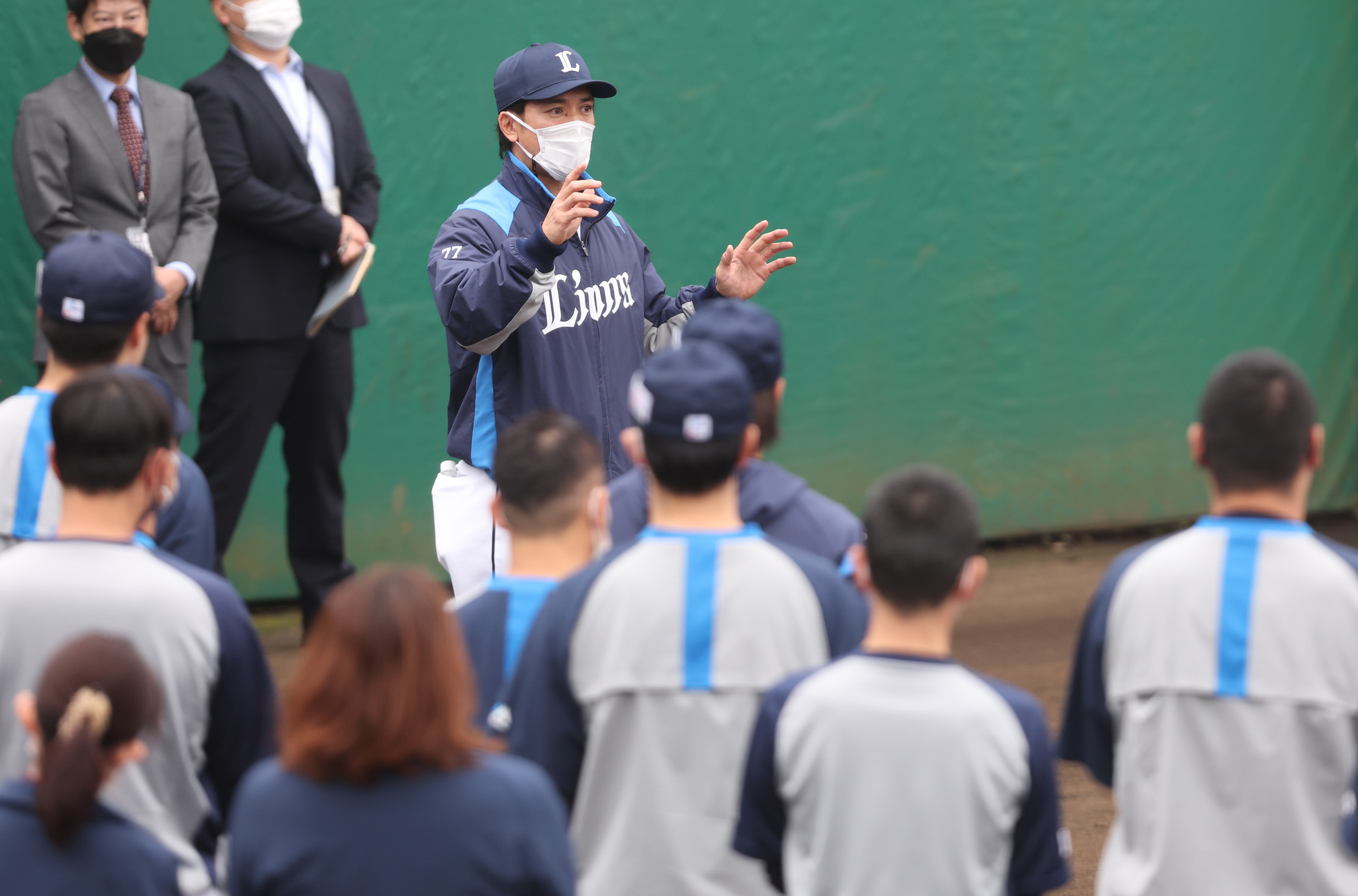 西武 松井新監督 メリハリしっかりメジャー式で始動 当たり前のことを当たり前にプレーして隙のないチームを 1 2ページ サンスポ