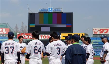 神宮球場に太っ腹広告看板！打球を当てたら「家１軒贈呈」 - サンスポ