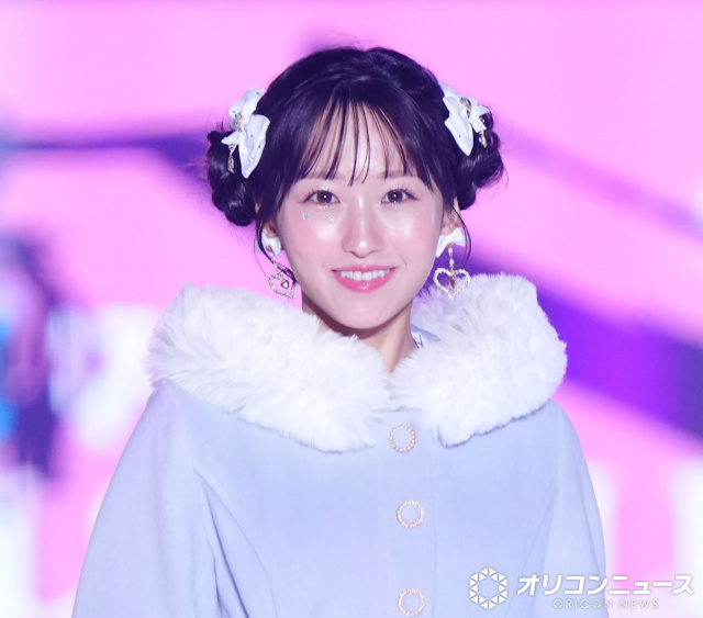 TGC】乃木坂46・一ノ瀬美空、“ぶりっ子”ポーズで会場魅了 ダブルお団子