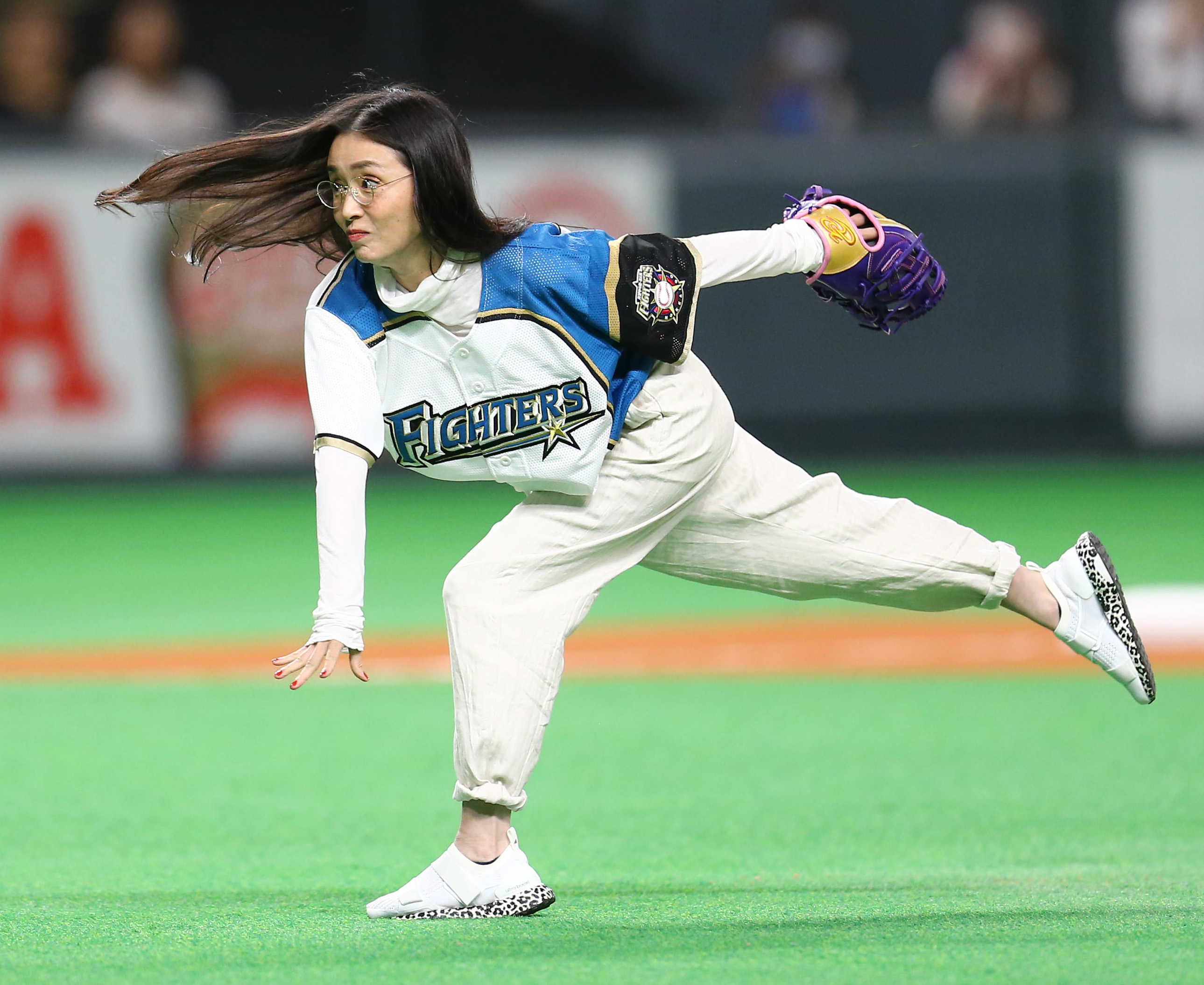 日本ハム 本拠地で 北の国から のイベントを開催 中嶋朋子が始球式 サンスポ 日本ハム 本拠地で 北の国から のイベントを開催 中嶋朋子が始球式 サンスポ