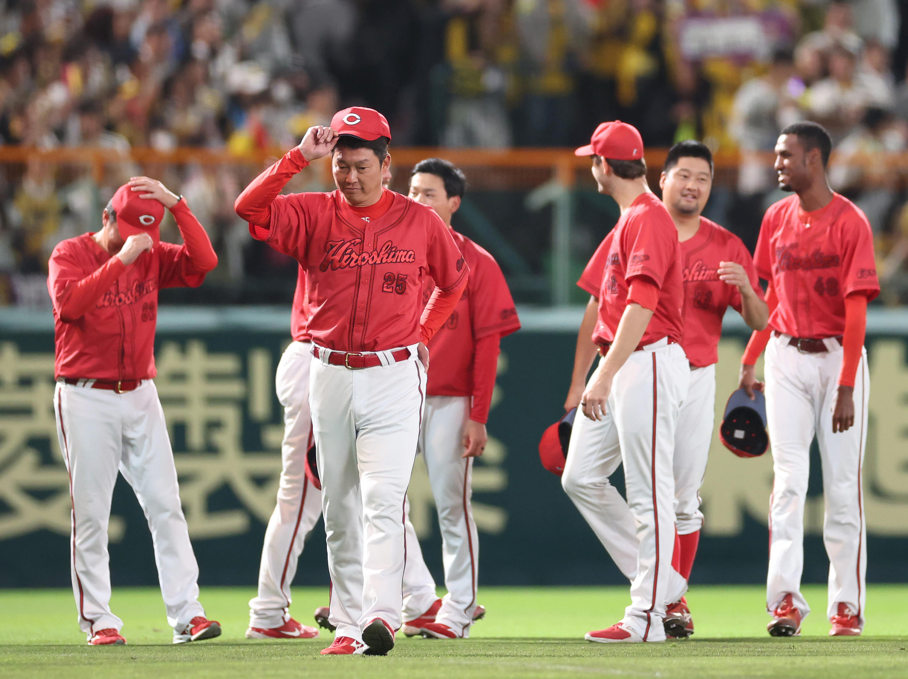 【鯉将一問一答】広島・新井監督「この経験を来年につなげていかないといけない」　ファイナルステージ３連敗で終戦