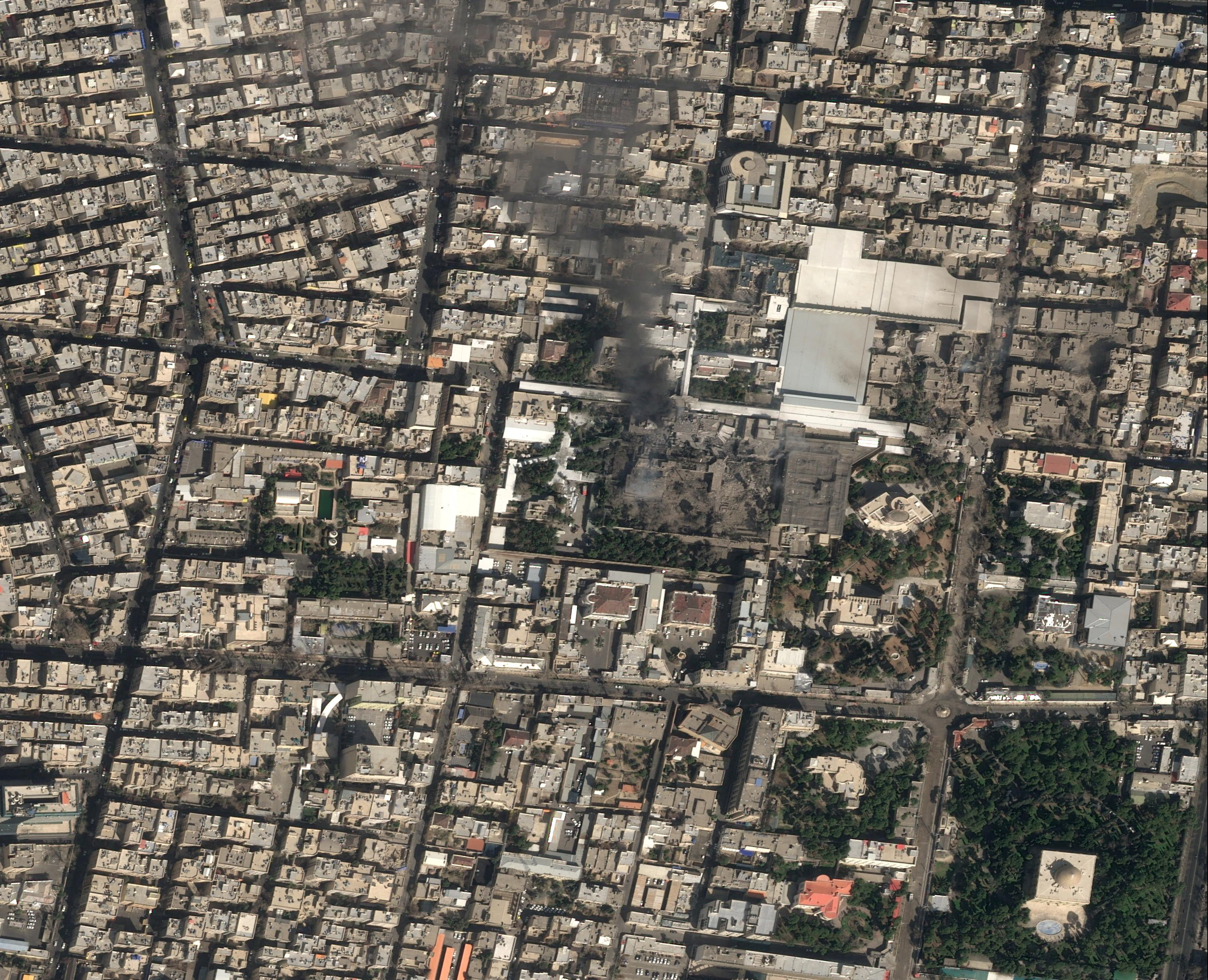 イラン最高指導者ハメネイ師の関連施設で複数の建物破壊 衛星画像で