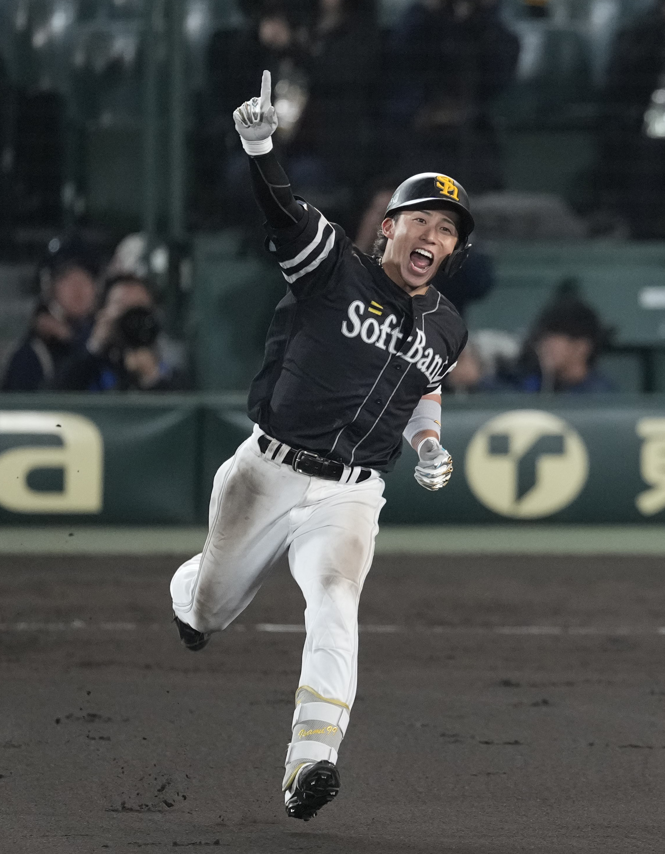 ソフトバンク・野村勇が延長十一回に勝ち越しの右越えソロ（写真・画像