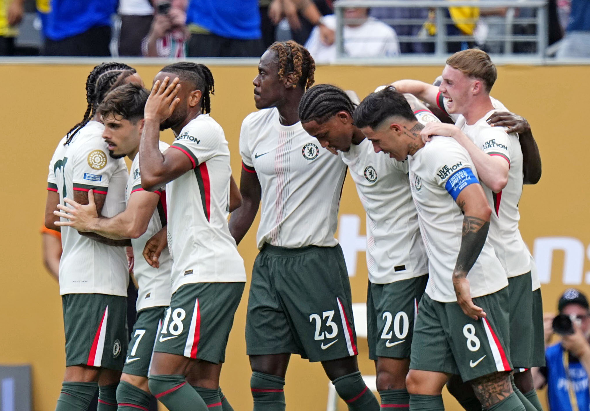 チェルシーがクラブW杯で日本に来日した時の選手のサインボールです！交渉受けます サッカー＝チェルシーのジャクソン2試合停止、クラブW杯で危険